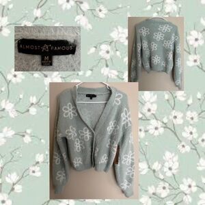 Comfy sweater with white flowers!
